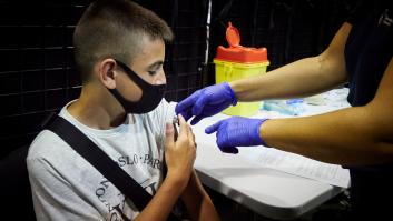 La UE pide tiempo antes de poner la dosis de refuerzo a los adolescentes