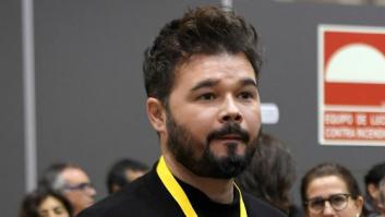 El irónico comentario de Gabriel Rufián al ver el abanico de Sáenz de Santamaría