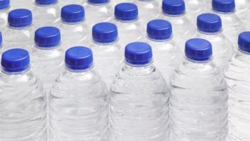 Dos conocidos supermercados retiran su agua por contaminación