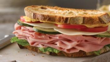 Un estudio asocia cenar temprano con un menor riesgo de cáncer de mama y de próstata