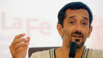 El doctor Cavadas reconstruye la separación entre la columna y la pelvis provocada por un disparo