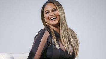 Chrissy Teigen se sincera sobre lo terrible del posparto. ¿Podemos hacerlo las demás?