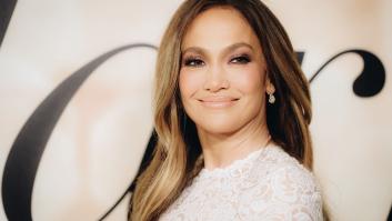 Jennifer Lopez posa con Ben Affleck vestida de 'novia'