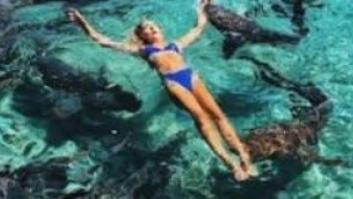 Una modelo de Instagram, atacada por un tiburón mientras posaba para unas fotos