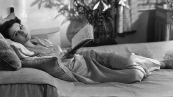 Estas fotos de famosos y sus libros reflejan el 'glamour' de leer