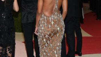 Lupita Nyong'o explica el porqué de su moño en la gala Met