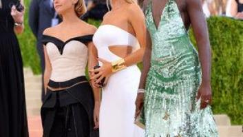 Un bloguero recrea en su casa los 'looks' más destacados de la gala Met 2016