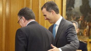 El rey pide a los partidos no "cansar" a los electores y rebajar los gastos de campaña