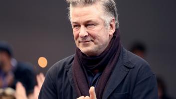 La familia de la mujer que murió por un disparo de Alec Baldwin en un rodaje lo demanda por homicidio imprudente