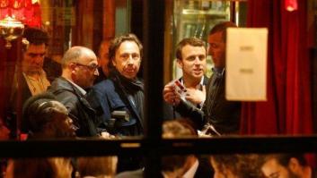 La fiesta postelectoral abre a Macron su primera polémica