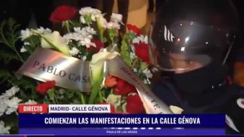 El repartidor desvela lo que le dijeron en Génova al verle con una corona de flores para Casado