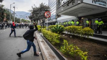 Un foro impulsado por Vox en Bogotá (Colombia), recibido a pedradas