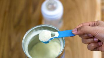 La OCU alerta de la posible presencia de 'Salmonella' y 'Cronobacter' en dos leches infantiles