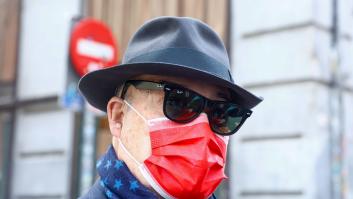 Antonio Resines reaparece con muletas tras su ingreso de 48 días