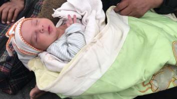 El horror de Mosul: mujeres embarazadas dan a luz donde pueden mientras huyen da la muerte