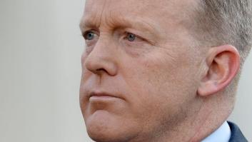 Spicer: "He cometido un error. He decepcionado al presidente Trump"