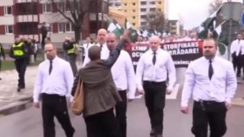La mujer negra que se enfrentó a unos neonazis en Suecia (VÍDEOS)