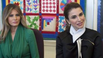 Melania Trump y Rania de Jordania visitan una escuela en Washington