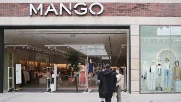 Enseña uno por uno todos los productos que le han dado por la cesta de Navidad de Mango