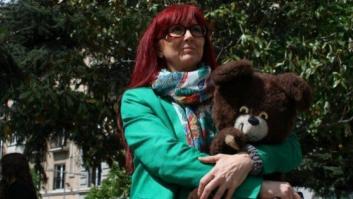 Juguetes de niños abusados y más de 300.000 firmas para pedir que la pederastia no prescriba