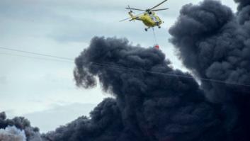 Las impresionantes fotos del incendio del cementerio de neumáticos de Seseña