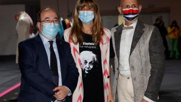 Miquel Iceta acude a su primer desfile en la pasarela de Madrid para apoyar al sector