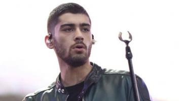Zayn Malik se tatúa un sable láser de 'Star Wars'... ¡que brilla en la oscuridad!