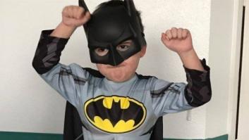 Este niño de cuatro años enfermo de leucemia busca a su héroe