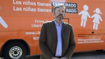 Varias personas abuchean y lanzan huevos al presidente de Hazte Oír en Pallejà (Barcelona)