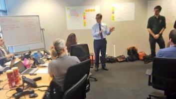 Un candidato laborista la lía al revelar en Twitter datos secretos de su equipo de campaña