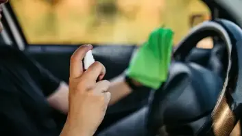 Tu coche está más sucio que tu váter (y estos son los peores puntos)