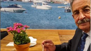 Miguel Ángel Revilla sube esta foto y es una maravilla: lo de la taza es para verlo