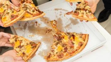 La OCU advierte de la presencia de sustancias químicas perjudiciales en envases de comida rápida