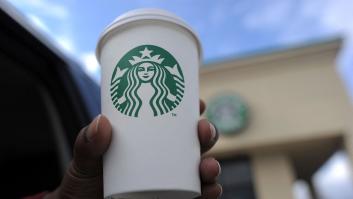 El CEO Starbucks se pone detrás del mostrador y su modelo se convierte en un fracaso