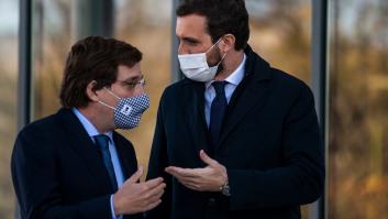 Almeida vuelve a ejercer como portavoz del PP y hace oídos sordos al mensaje de MAR a Casado