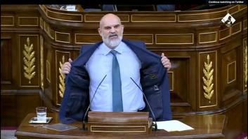 Un diputado de Vox presume de llevar traje y no camiseta y una experta en moda le hace un ídem