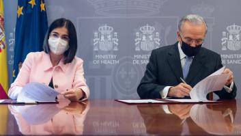La ministra de Sanidad dice que "estamos más cerca" del fin de la mascarilla en interiores