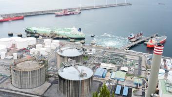 Los buques a la deriva ya pueden descargar su gas licuado en las costas
