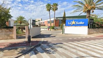 Denuncian la expulsión de 30 alumnos en Palma por colgar una bandera de España en apoyo a la selección