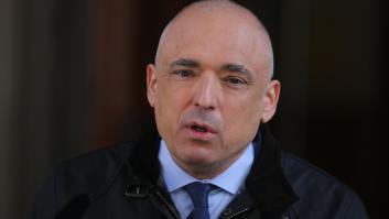 Simancas ve un tuit del PP y otro de Ayuso sobre el paro y no puede ser más claro: le valen dos palabras