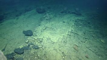 ¿El camino a la Atlántida o a Oz? Estas baldosas en el fondo del océano no son lo que parecen