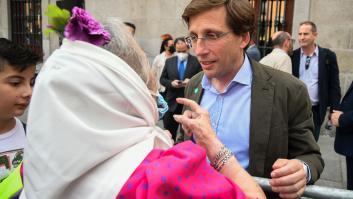 Le ponen a Almeida un vídeo suyo bailando un chotis y acaba soltando esto