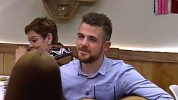 Queda deslumbrado con el "físico espectacular" de la chica y logra seducirla con un recibimiento sin precedentes