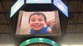 El pabellón del Unicaja protagoniza el minuto de silencio más sobrecogedor que se recuerda en honor al "pescaíto"