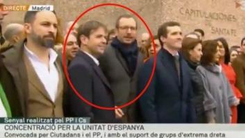 La 'pelea' a codazos entre el líder de UPyD y Maroto (PP) en la manifestación de Colón