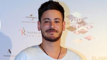 Acusan a Cepeda de pasarse con el 'Photoshop' en su foto desnudo en la ducha