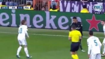 Cachondeo con lo que le ha ocurrido al árbitro en pleno partido