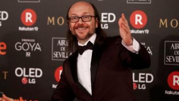 Cachondeo con lo que ha encontrado Santiago Segura sobre sí mismo en un periódico