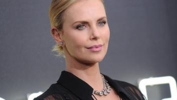 Charlize Theron asegura que fue bisexual de joven y provoca un cachondeo indignado en Twitter
