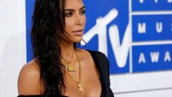 Un troll irrumpe tras un tuit de Kim Kardashian en favor de los transgénero y se lleva un 'zasca' monumental